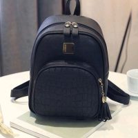 Mini mochila urbana elegante y funcional.